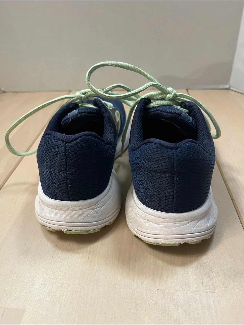 Brooks Navy Blue & Mint Green Sneakers Women’s 6.5 Medium